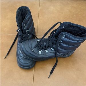 The North Face Women's Black Winter Lace-Up Snow Boots